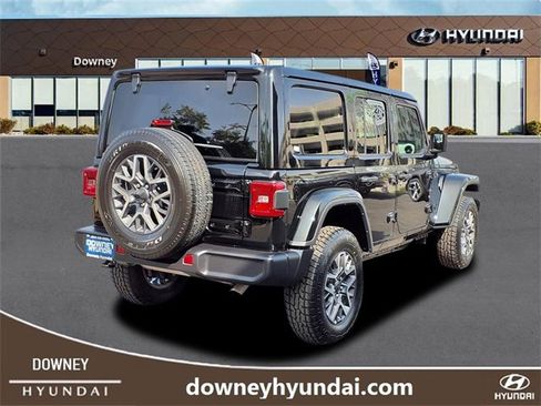 Used 2025 Jeep Wrangler Sahara image 4