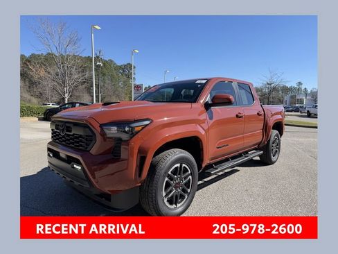 Used 2025 Toyota Tacoma TRD Sport image 1