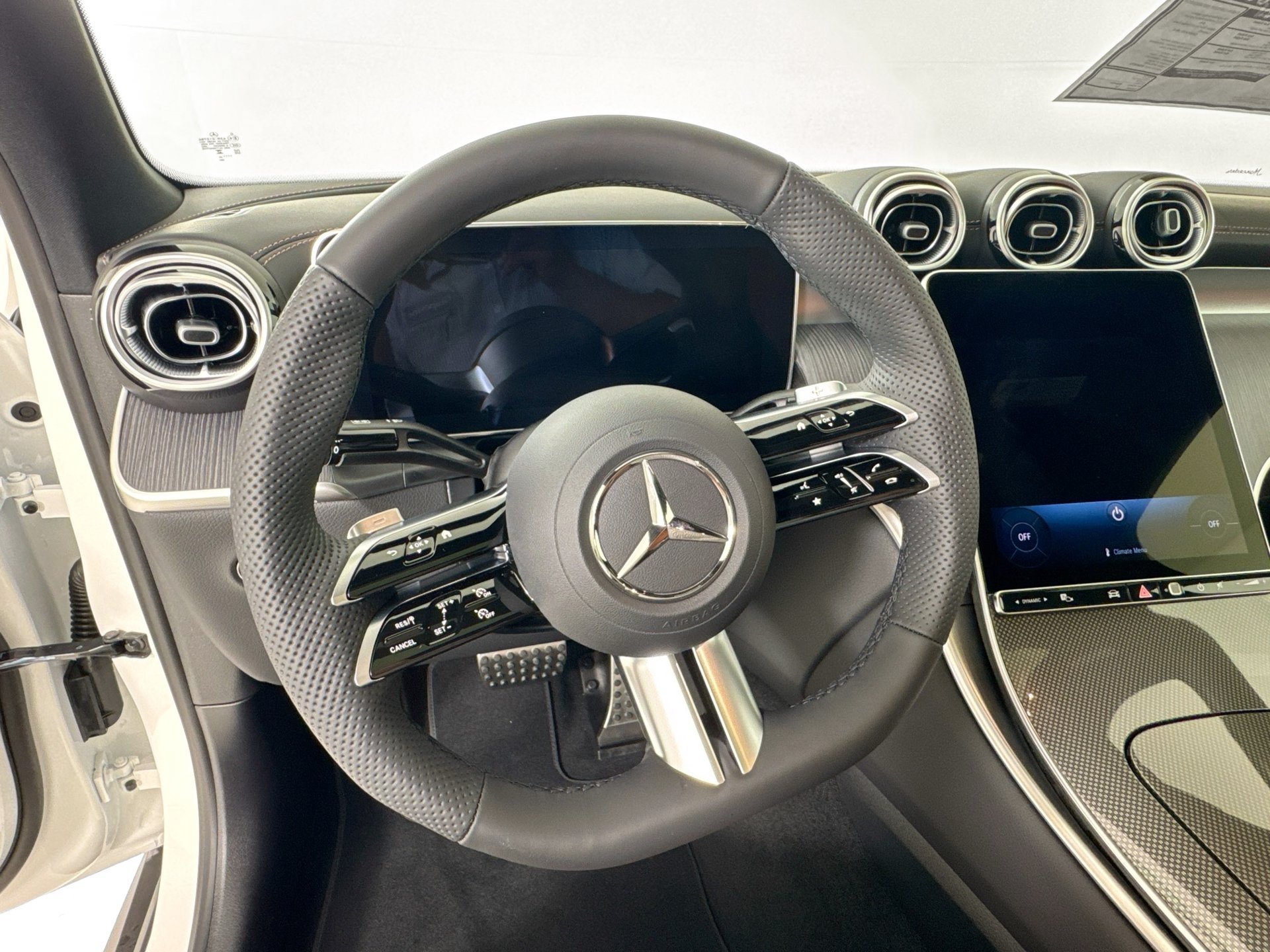 Used 2025 Mercedes-Benz GLC 300 4MATIC image 12