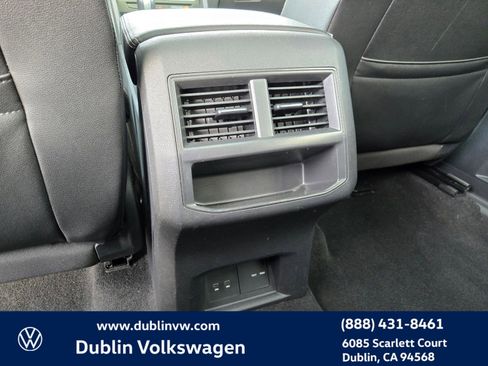 Used 2021 Volkswagen Atlas Cross Sport SE w/ Panoramic Sunroof Package image 11