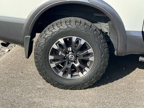 Used 2017 Nissan Titan PRO-4X AWD/4WD image 15