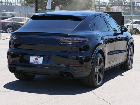 Used 2023 Porsche Cayenne Coupe AWD/4WD image 3