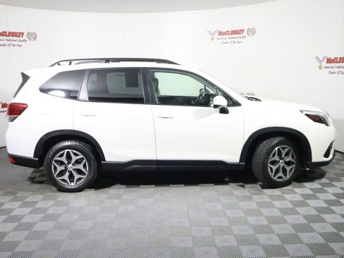 Used 2022 Subaru Forester Premium AWD/4WD image 3