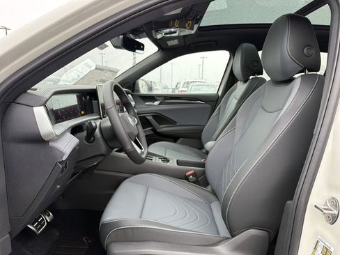 New 2026 Volkswagen Tiguan SE R-Line FWD image 11