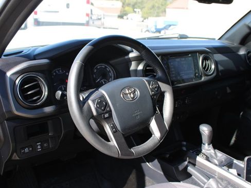 Used 2019 Toyota Tacoma TRD Sport AWD/4WD image 28