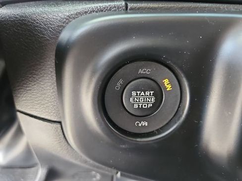 Used 2022 Jeep Gladiator Sport AWD/4WD image 16
