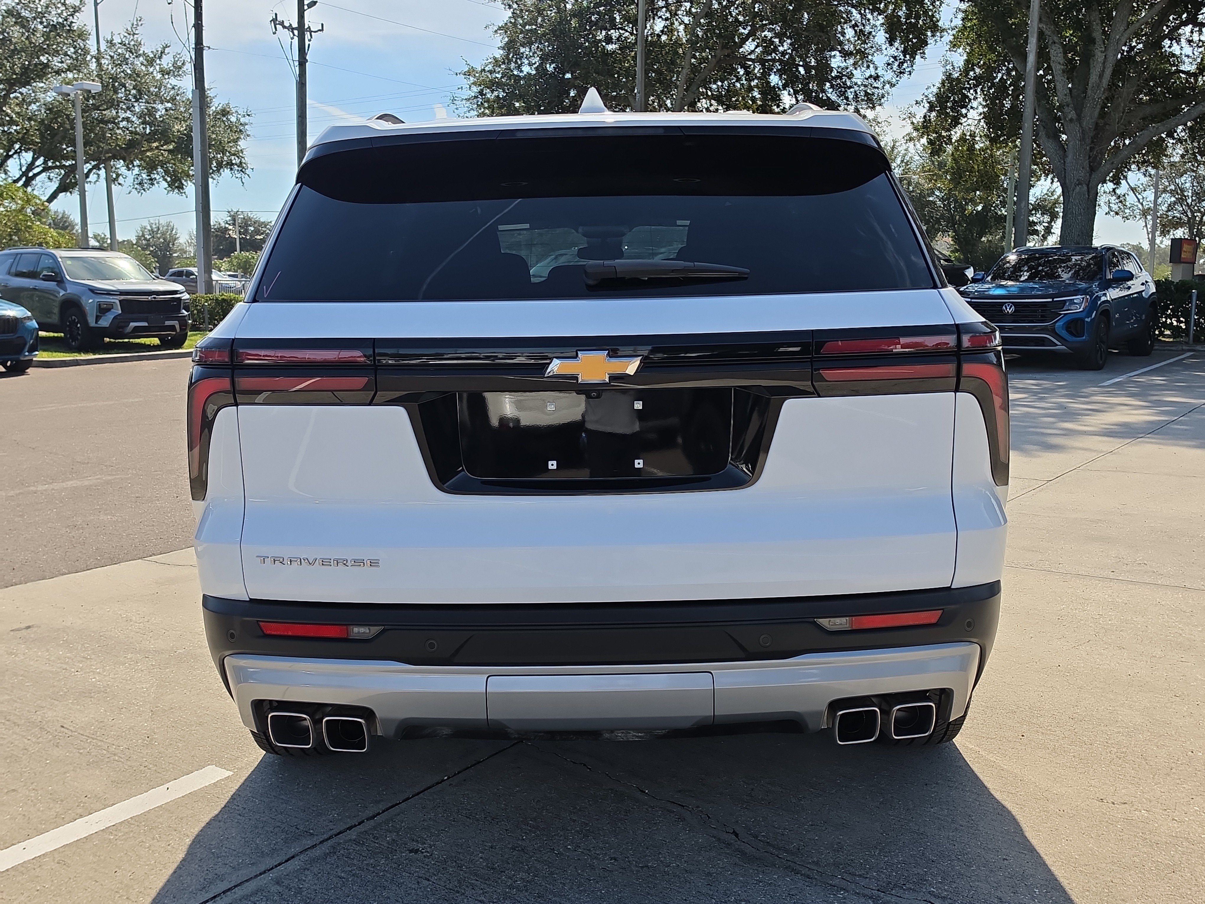 Used 2025 Chevrolet Traverse LT FWD image 7