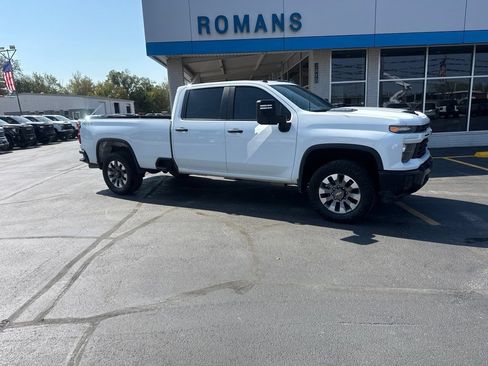 Used 2025 Chevrolet Silverado 2500 Custom w/ Custom Value Package AWD/4WD image 2