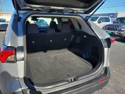 Used 2022 Toyota RAV4 LE image 10