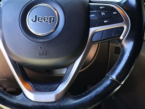 Used 2020 Jeep Grand Cherokee Laredo w/ 18" Wheel & 8.4" Radio Group AWD/4WD image 56