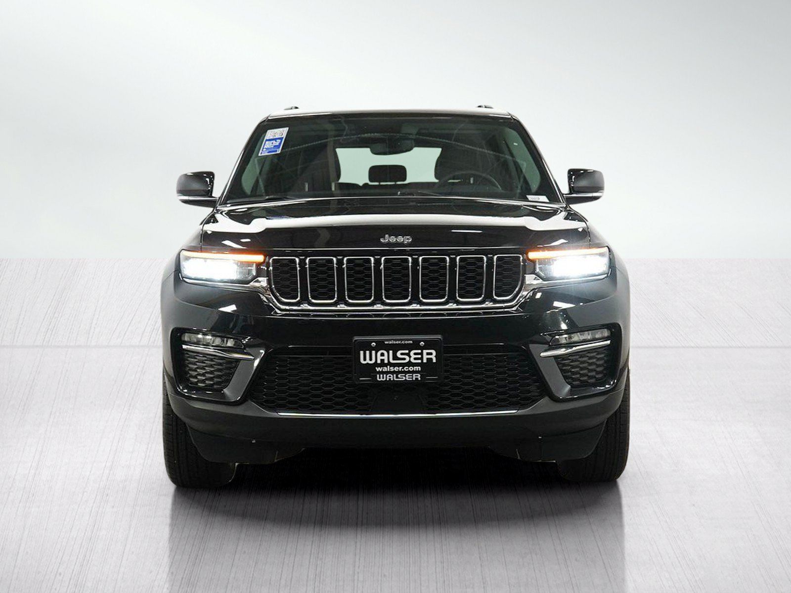 Used 2023 Jeep Grand Cherokee Limited AWD/4WD image 9