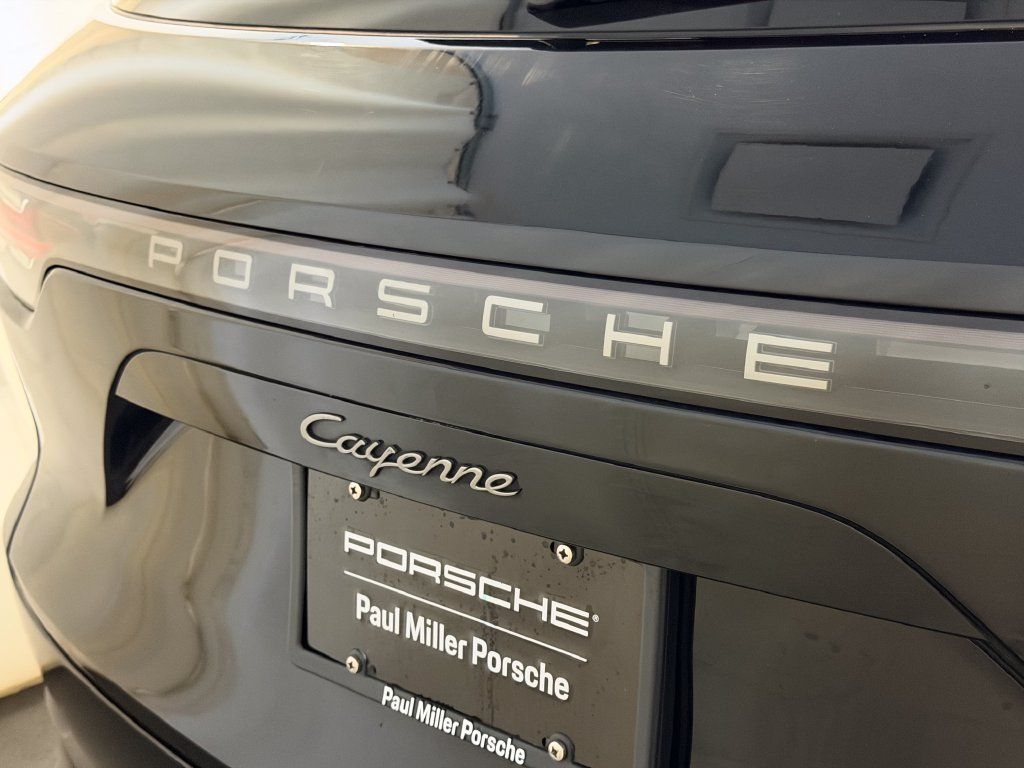 Certified 2023 Porsche Cayenne Platinum Edition AWD/4WD image 26