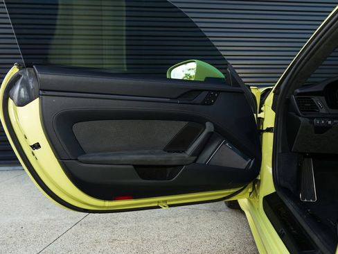 Certified 2025 Porsche 911 Carrera GTS RWD image 18