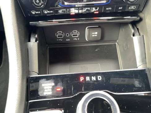 Used 2025 Jeep Grand Cherokee L Limited w/ Luxury Tech Group II image 32