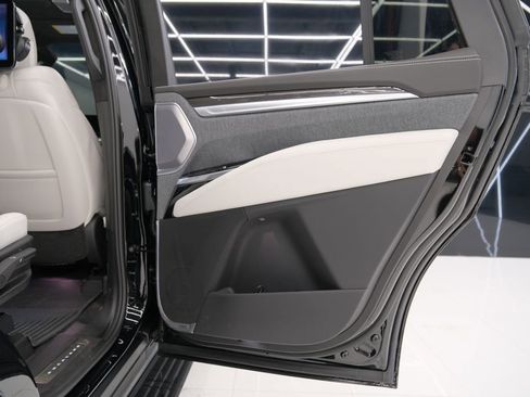 Used 2026 Cadillac Escalade V w/ LPO, ONYX Package image 41