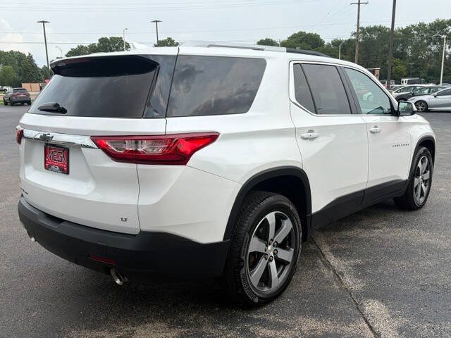 Used 2018 Chevrolet Traverse LT w/ LPO, Black Accent Package AWD/4WD image 6