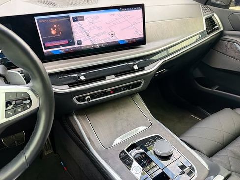 Used 2024 BMW X7 xDrive40i w/ M Sport Package AWD/4WD image 30