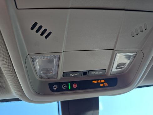 Used 2024 GMC Terrain SLE AWD/4WD image 33