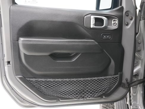 Used 2020 Jeep Wrangler Unlimited Sahara image 17