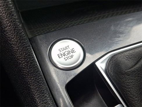 Used 2022 Volkswagen Tiguan SE R-Line image 25