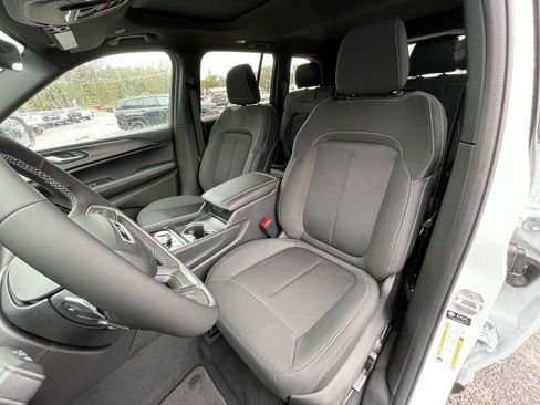 New 2025 Jeep Grand Cherokee Laredo X image 9