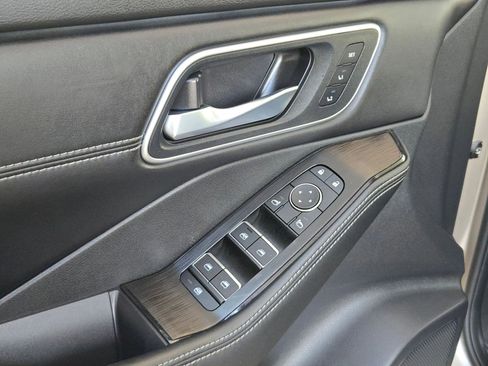 Certified 2025 Nissan Rogue Platinum image 13