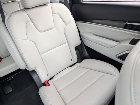 Certified 2023 Kia Telluride S w/ S Sunroof Package AWD/4WD image 14