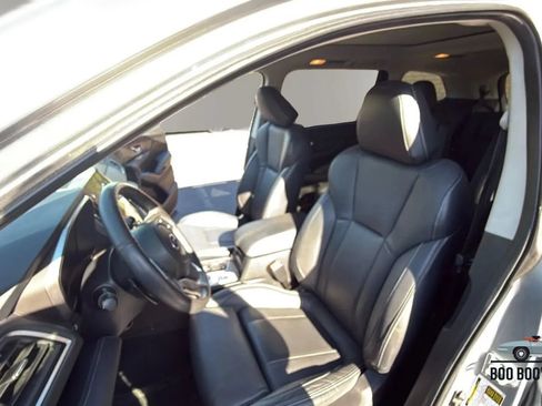Used 2023 Subaru Ascent Limited w/ Technology Package AWD/4WD image 12