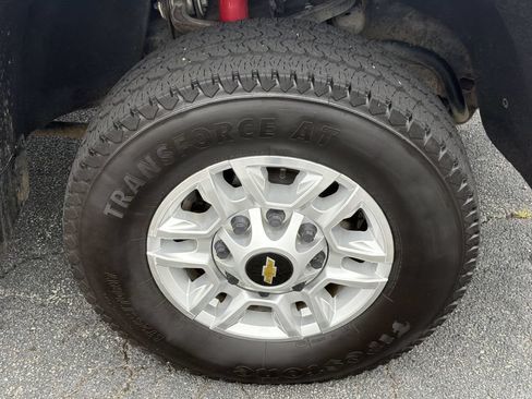 Used 2022 Chevrolet Silverado 2500 LT AWD/4WD image 11
