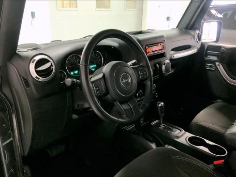Used 2018 Jeep Wrangler Unlimited Sahara image 2