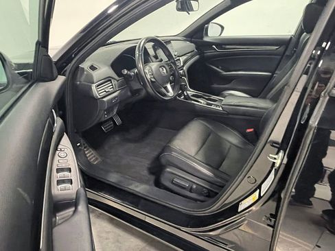 Used 2018 Honda Accord Sport image 19