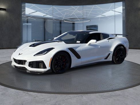 Certified 2019 Chevrolet Corvette ZR1 RWD image 2