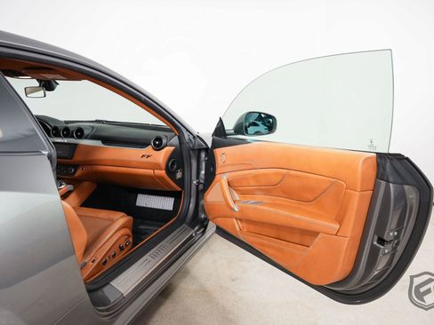 Used 2012 Ferrari FF image 25