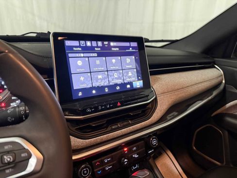 Certified 2023 Jeep Compass Latitude image 35