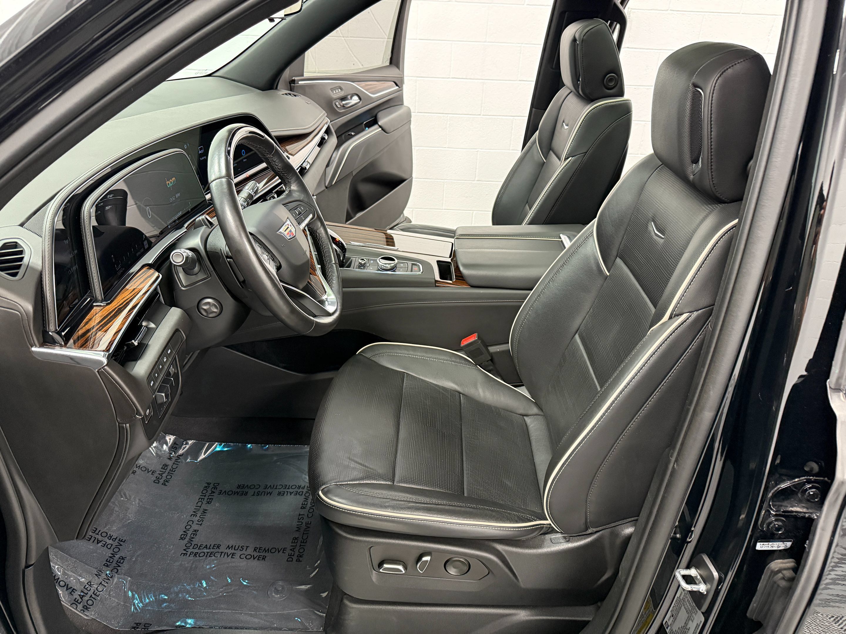 Used 2023 Cadillac Escalade ESV Premium Luxury AWD/4WD image 13