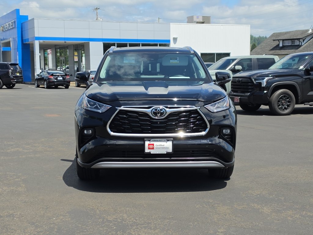 Used 2024 Toyota Highlander Platinum AWD/4WD image 3