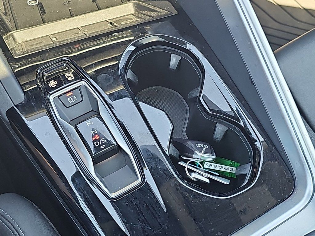 Certified 2025 Audi Q5 Premium Plus w/ Premium Plus AWD/4WD image 7