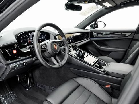 Certified 2025 Porsche Panamera 4 image 4