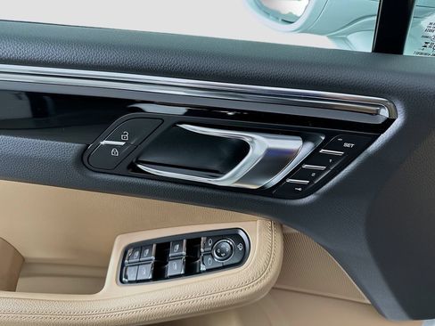 Certified 2026 Porsche Macan AWD/4WD image 20