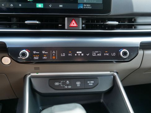Certified 2026 Kia Carnival FWD image 23