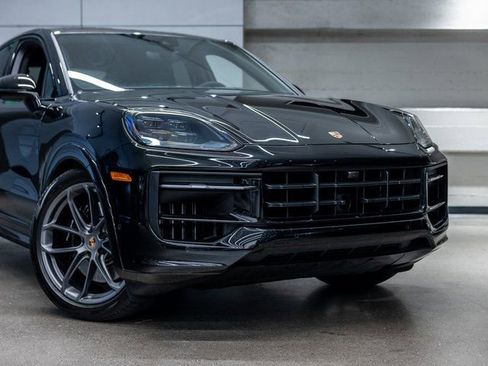 Certified 2025 Porsche Cayenne GTS image 15