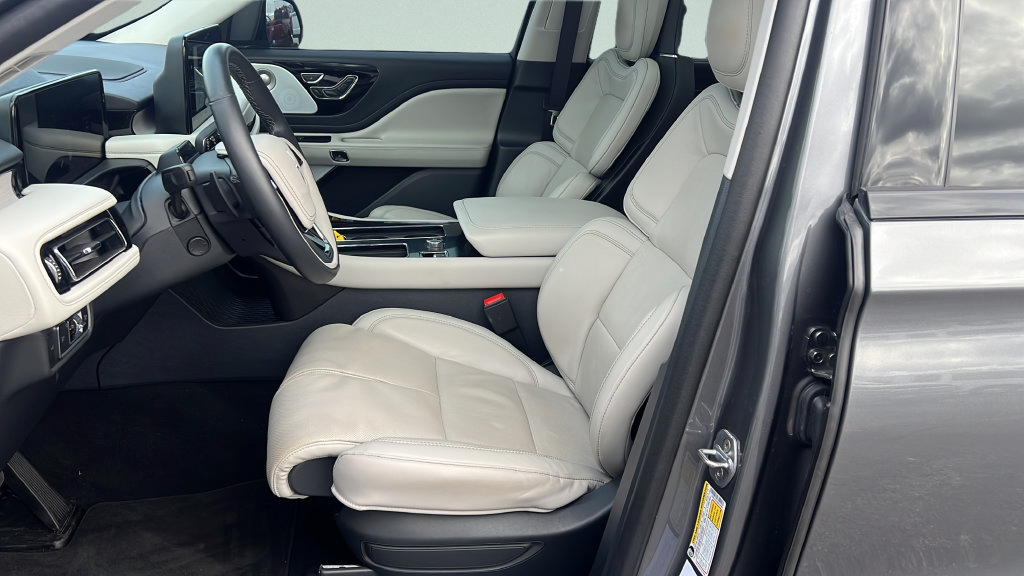 Used 2025 Lincoln Aviator Reserve w/ Luxury Package AWD/4WD image 18