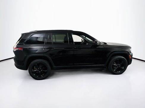 Used 2023 Jeep Grand Cherokee Altitude AWD/4WD image 4