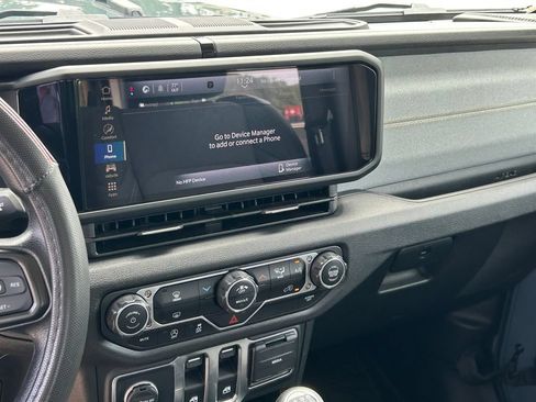 Used 2025 Jeep Wrangler Sport AWD/4WD image 18