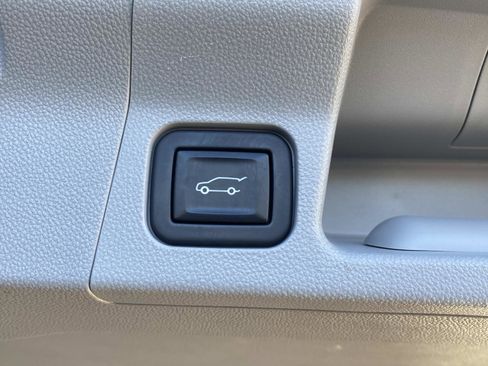 Used 2021 GMC Acadia SLT w/ Technology Package image 8