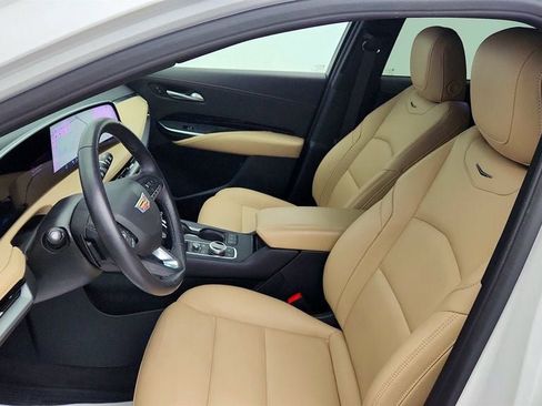 Used 2024 Cadillac XT4 Luxury w/ Cold Weather Package FWD image 20
