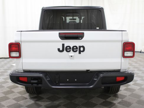 Used 2023 Jeep Gladiator Sport image 32