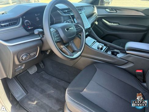 Certified 2025 Jeep Grand Cherokee L Laredo image 11