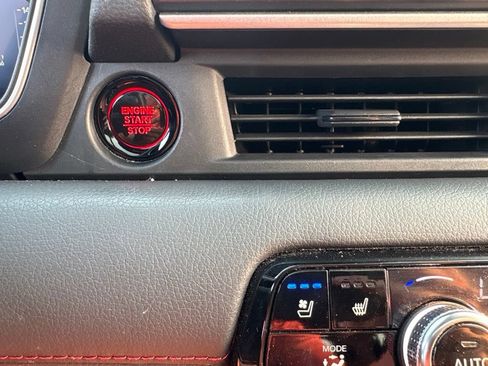 Used 2025 Honda Pilot Black Edition image 6