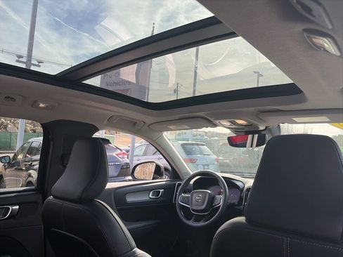 Used 2025 Volvo XC40 B5 Plus AWD/4WD image 18